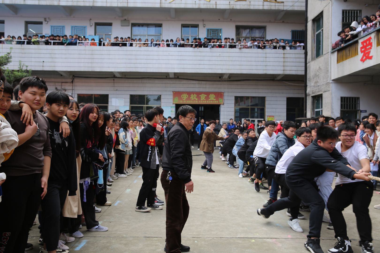 邵陽市華龍中學(xué),邵陽中學(xué)教育,高中教育,師資雄厚,名優(yōu)教師