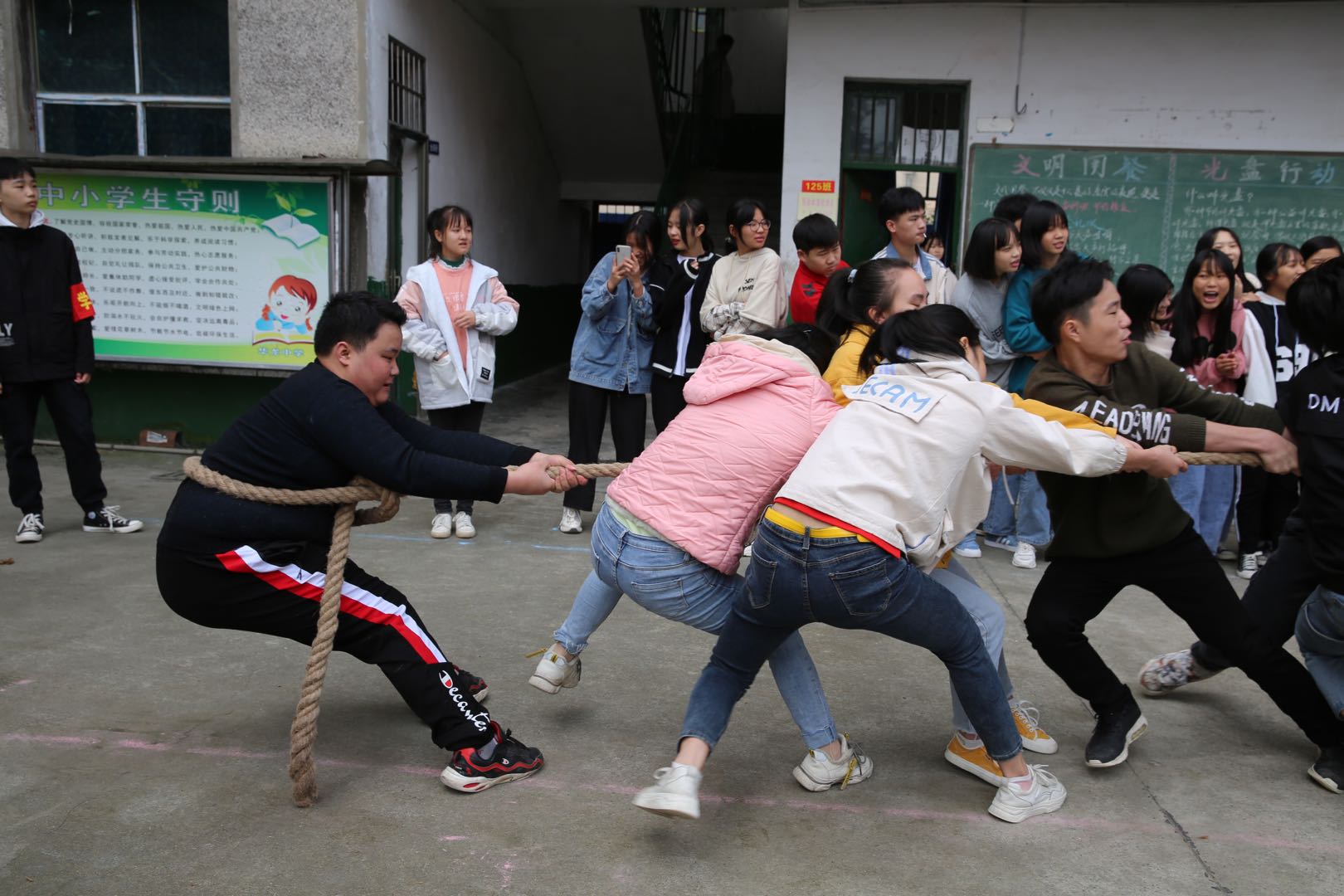 邵陽市華龍中學(xué),邵陽中學(xué)教育,高中教育,師資雄厚,名優(yōu)教師